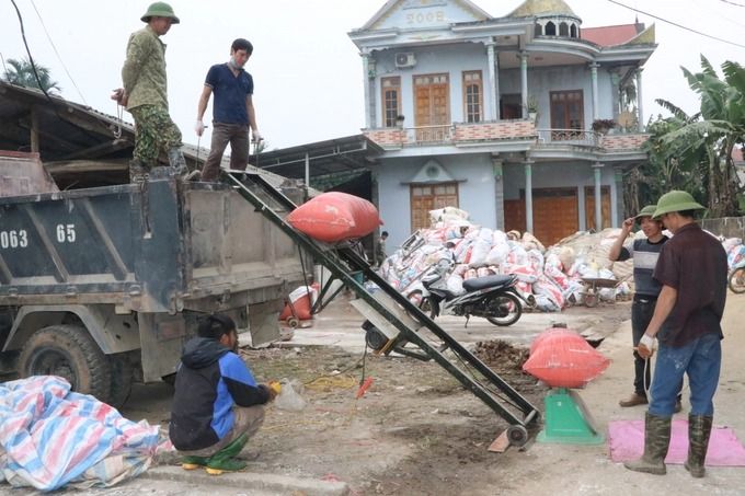 Rổn rảng niềm vui ở làng miến dong