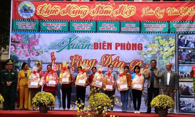 Xuân biên phòng ở Tây Nguyên làm ấm lòng dân bản