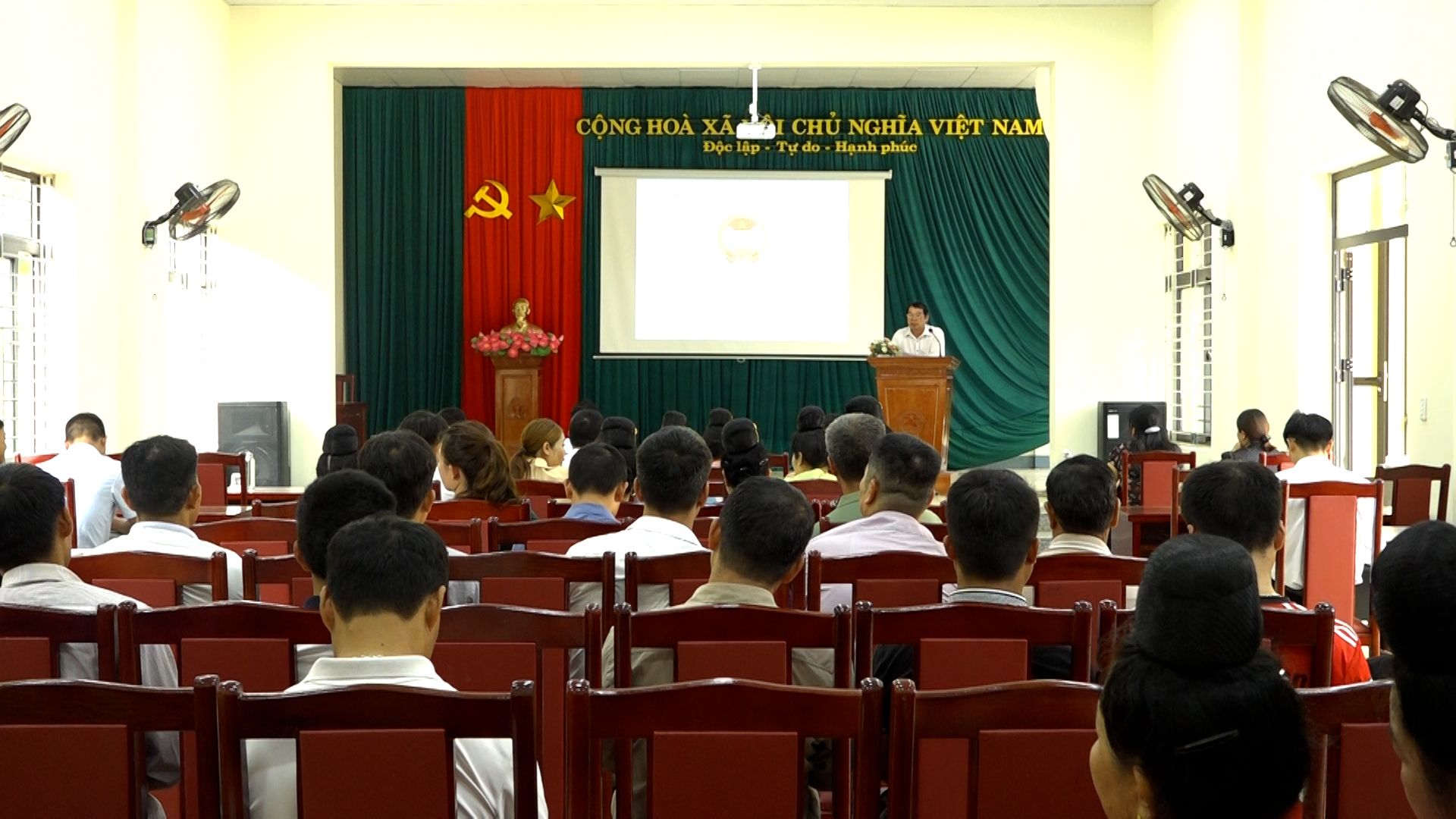Nông dân Sơn La đẩy mạnh sản xuất kinh doanh nông sản, thực phẩm an toàn