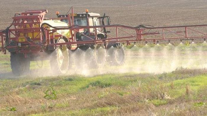 EU đề xuất gia hạn 10 năm giấy phép sử dụng thuốc diệt cỏ glyphosate