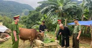 Phát huy vai trò của người có uy tín trong công tác giảm nghèo ở tỉnh Sơn La